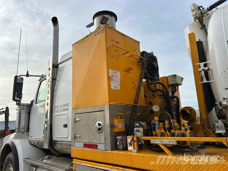 Western Star on  Western Star 4900SA 8x6 Sleeper Combination Wa شاحنات مزدوجة / خلخلة