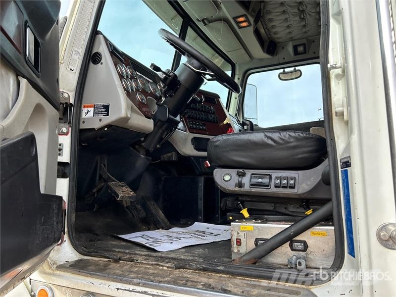Western Star on  Western Star 4900SA 8x6 Sleeper Combination Wa شاحنات مزدوجة / خلخلة