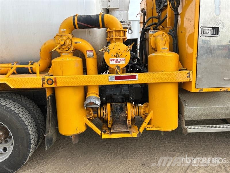 Western Star on  Western Star 4900SA 8x6 Sleeper Combination Wa شاحنات مزدوجة / خلخلة