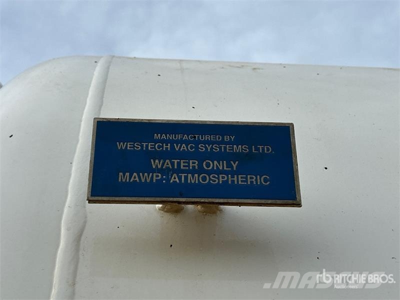 Western Star on  Western Star 4900SA 8x6 Sleeper Combination Wa شاحنات مزدوجة / خلخلة