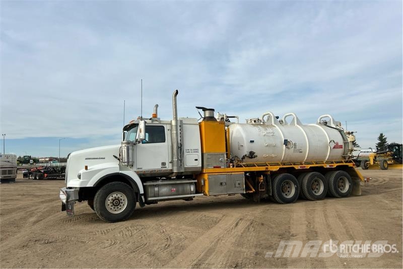 Western Star on  Western Star 4900SA 8x6 Sleeper Combination Wa شاحنات مزدوجة / خلخلة