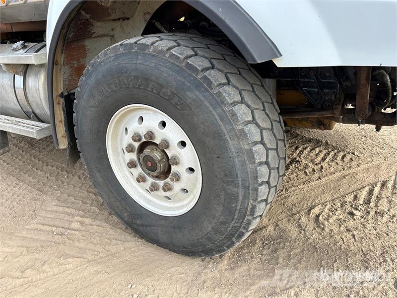 Western Star on  Western Star 4900SA 8x6 Sleeper Combination Wa شاحنات مزدوجة / خلخلة