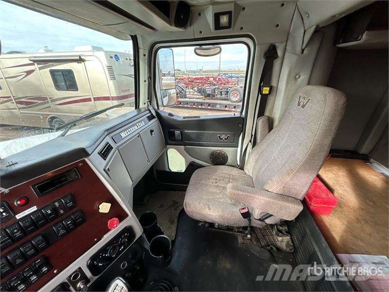 Western Star on  Western Star 4900SA 8x6 Sleeper Combination Wa شاحنات مزدوجة / خلخلة