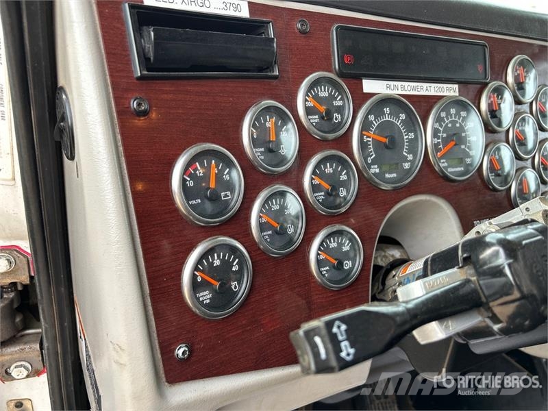 Western Star on  Western Star 4900SA 8x6 Sleeper Combination Wa شاحنات مزدوجة / خلخلة