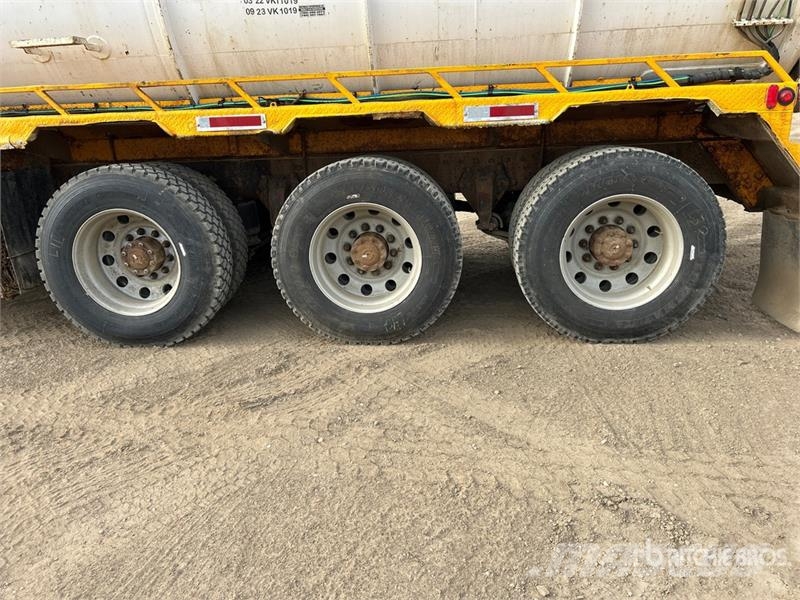 Western Star on  Western Star 4900SA 8x6 Sleeper Combination Wa شاحنات مزدوجة / خلخلة
