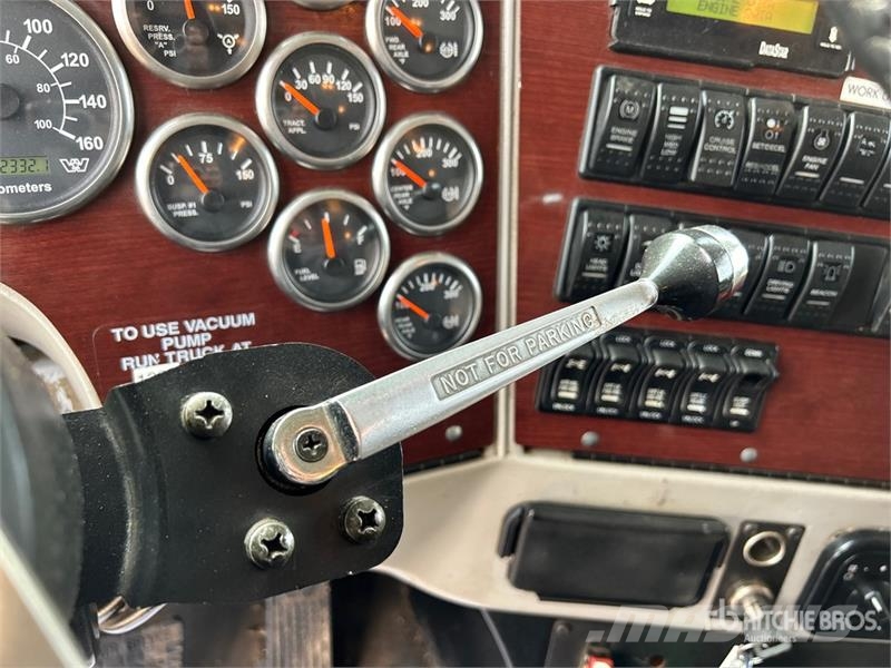 Western Star on  Western Star 4900SA 8x6 Sleeper Combination Wa شاحنات مزدوجة / خلخلة