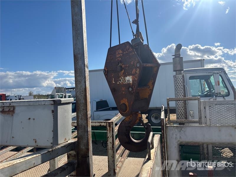 Western Star UR504-A2 10000 lb Straight Boom on Western Star 49 起重车