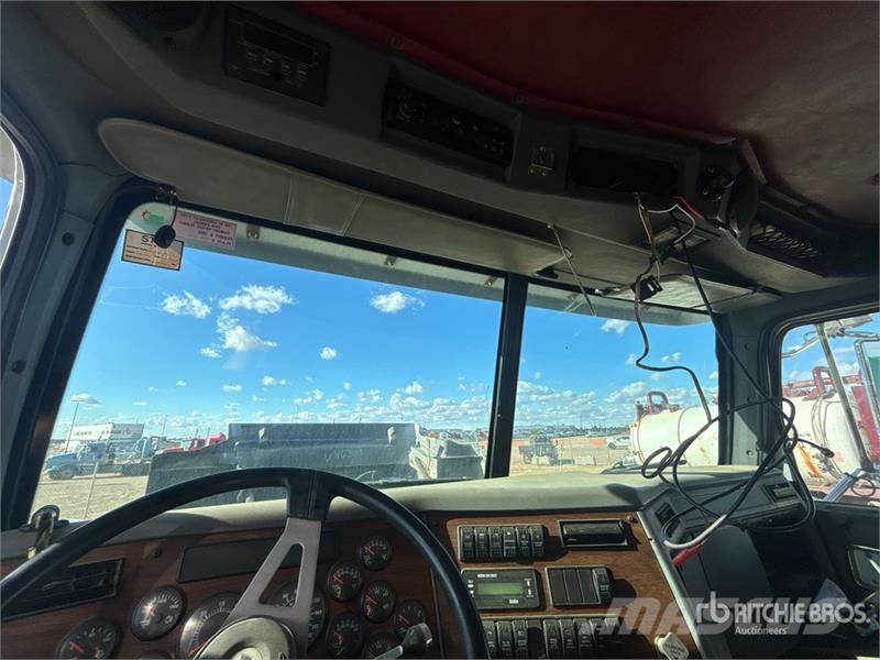 Western Star UR504-A2 10000 lb Straight Boom on Western Star 49 起重车
