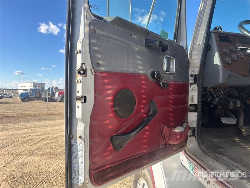 Western Star UR504-A2 10000 lb Straight Boom on Western Star 49 起重车