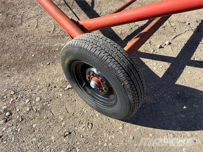 Westfield 1370 13 in x 70 ft Swing Grain Auger Transportna oprema