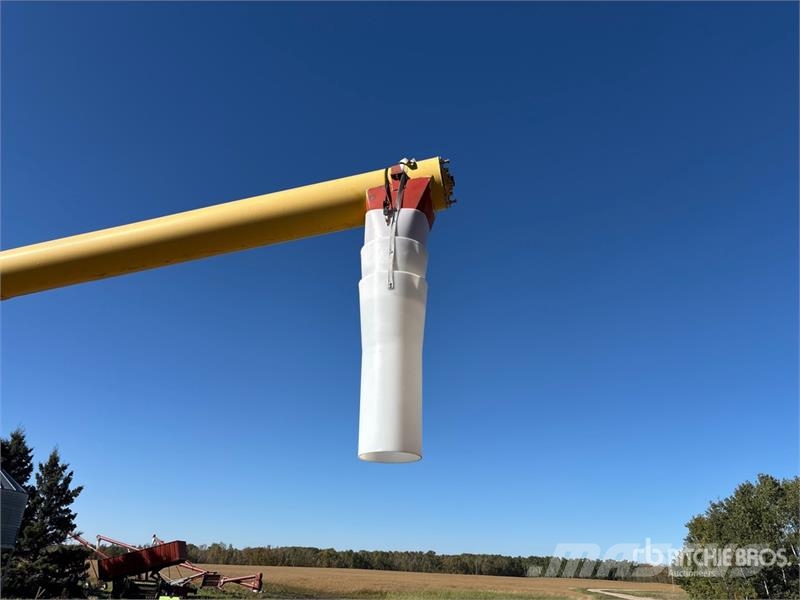 Westfield 1370 13 in x 70 ft Swing Grain Auger Transportna oprema