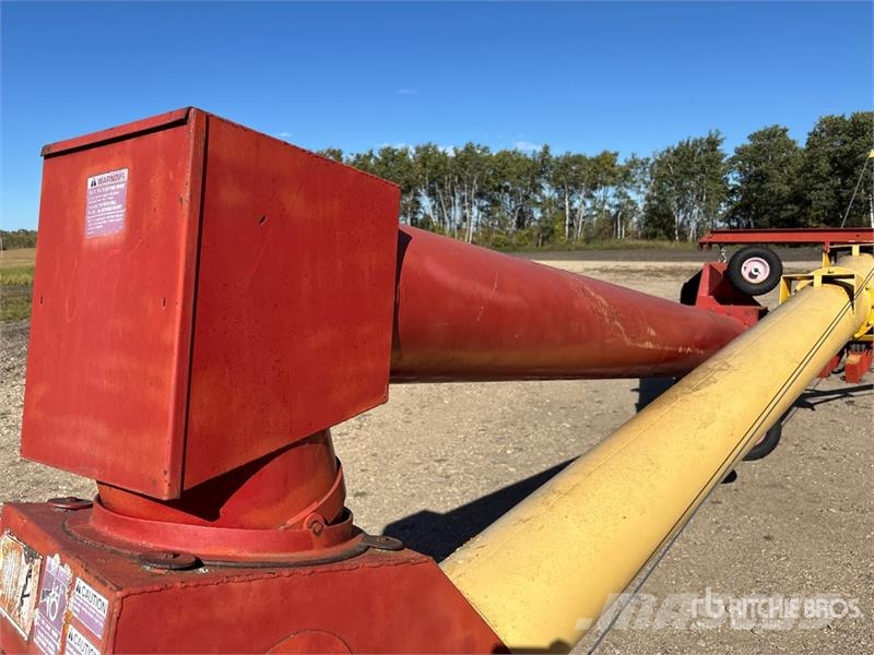 Westfield 1370 13 in x 70 ft Swing Grain Auger Transportna oprema