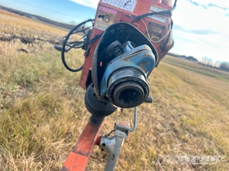 Westfield MK100-61 10 in x 61 ft Swing Grain Auger Транспортне обладнання