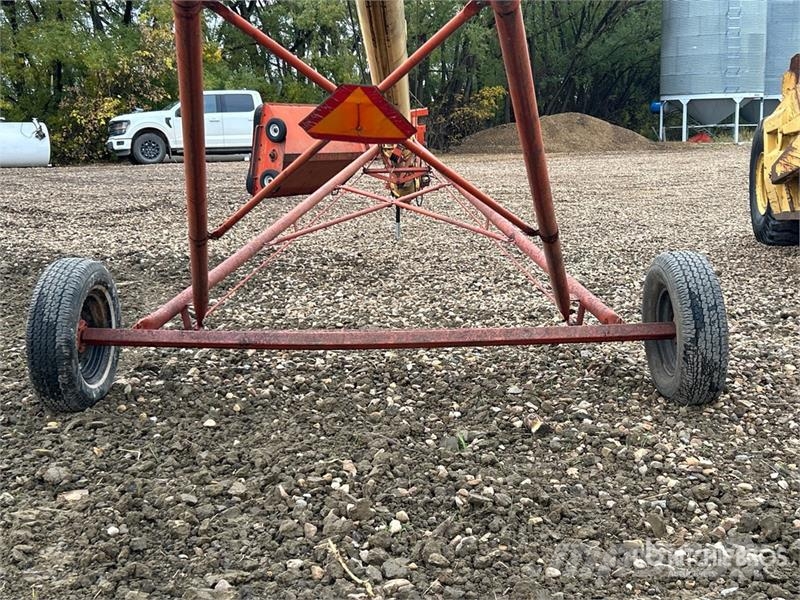 Westfield MK100-61 10 in x 61 ft Swing Grain Auger Förderbänder