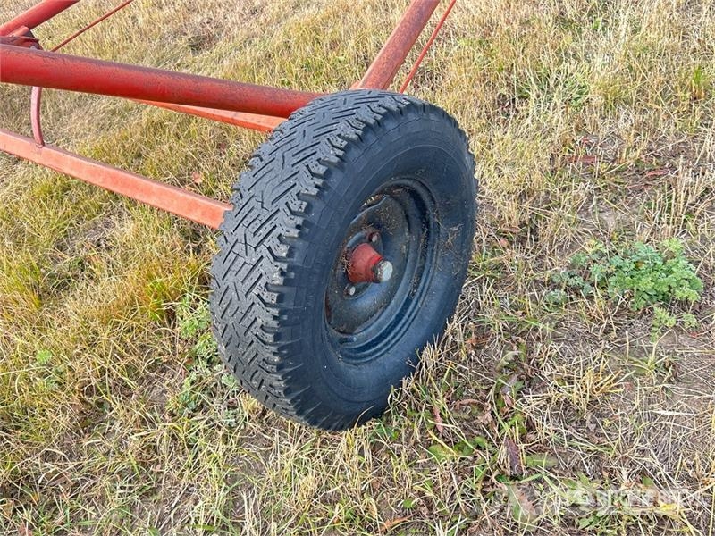 Westfield MK100-61 10 in x 61 ft Swing Grain Auger Транспортне обладнання