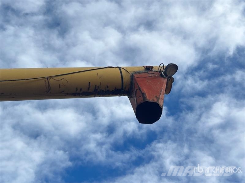 Westfield MK100-61 10 in x 61 ft Swing Grain Auger Транспортне обладнання