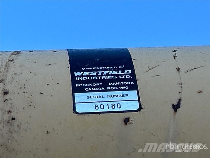 Westfield MK130-61 13 in x 61 ft Swing Grain Auger Szállító berendezések