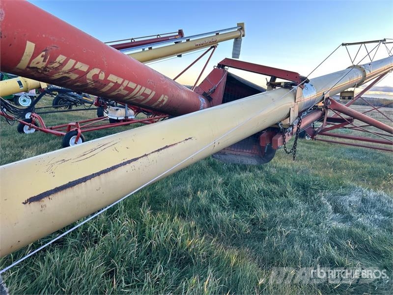 Westfield MK130-61 13 in x 61 ft Swing Grain Auger Szállító berendezések