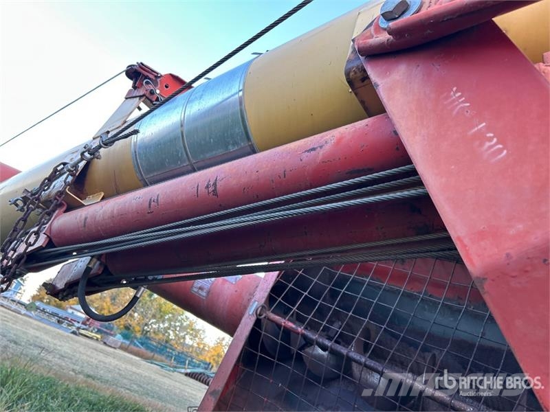 Westfield MK130-61 13 in x 61 ft Swing Grain Auger Szállító berendezések