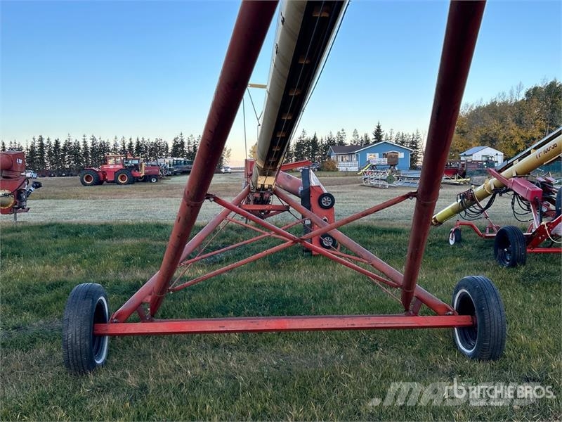Westfield MK130-61 13 in x 61 ft Swing Grain Auger Szállító berendezések