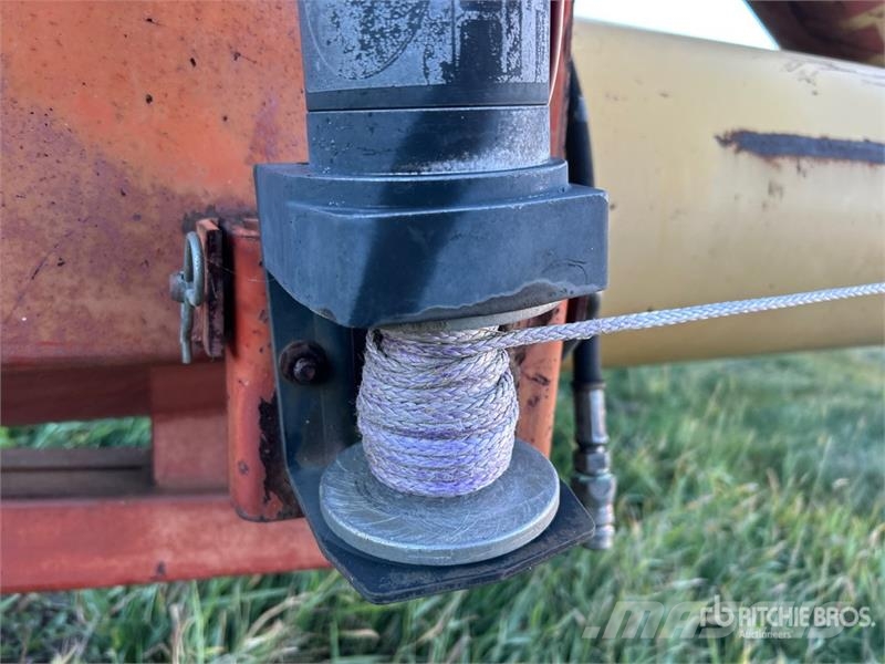 Westfield MK130-61 13 in x 61 ft Swing Grain Auger Szállító berendezések
