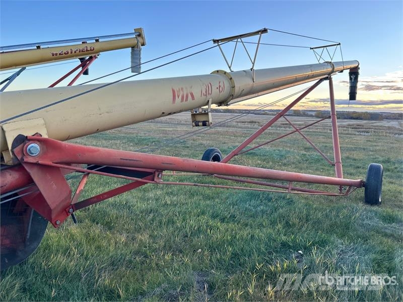 Westfield MK130-61 13 in x 61 ft Swing Grain Auger Szállító berendezések