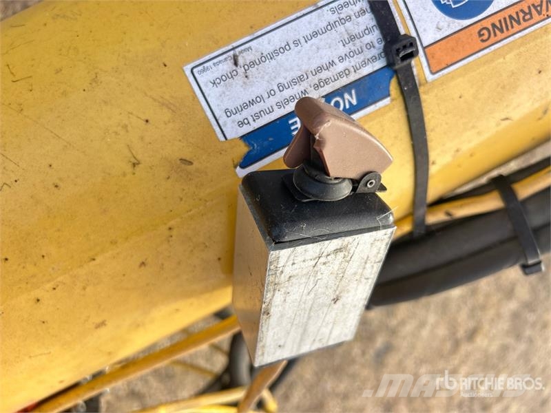Westfield STX 80-36 36 ft Grain Auger Транспортне обладнання