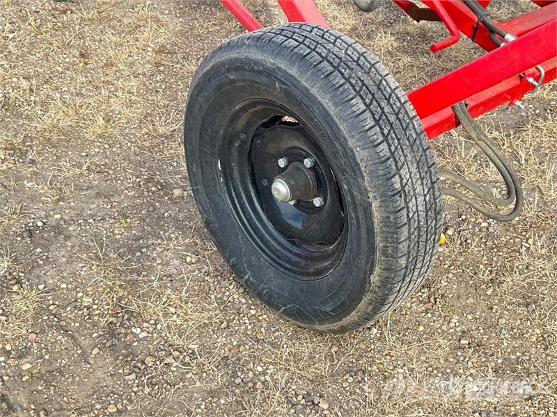 Westfield STX 80-36 36 ft Grain Auger Транспортне обладнання