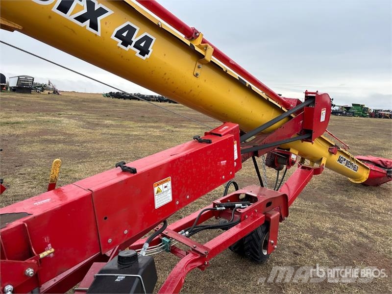 Westfield UTX 10 in x 44 ft U-Trough Grain Auger (Unused) معدات نقل