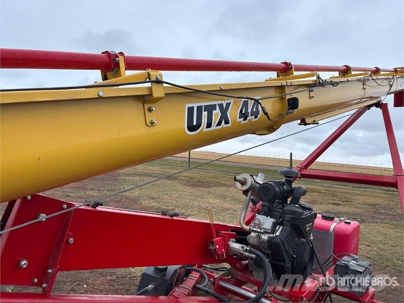 Westfield UTX 10 in x 44 ft U-Trough (demo) Grain Auger Viljan kuljettimet