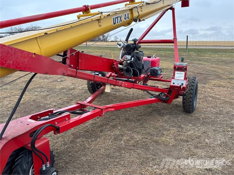 Westfield UTX 10 in x 44 ft U-Trough Grain Auger (Unused) معدات نقل