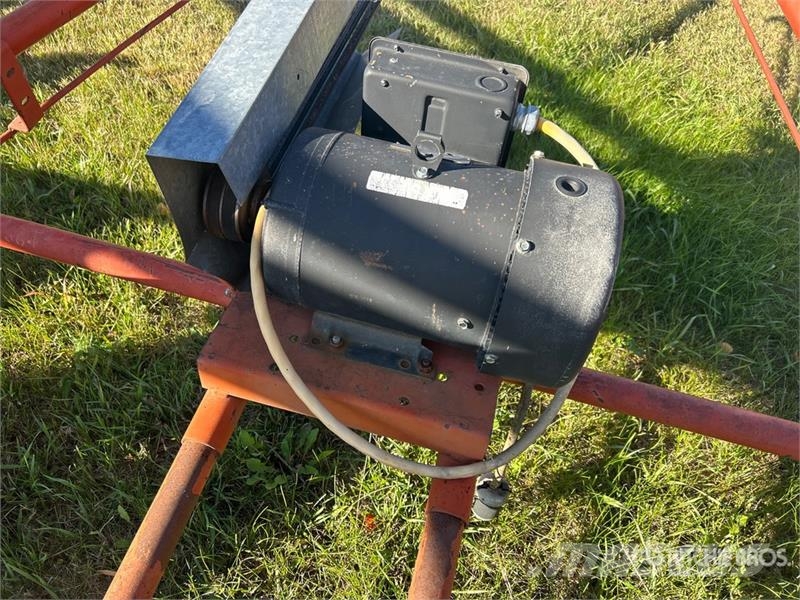 Westfield WR70 7 in x 51 ft Grain Auger Attrezzature di trasporto
