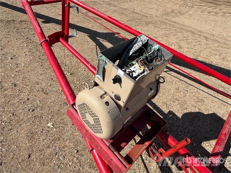 Westfield WR80-46 8 in x 46 ft Grain Auger معدات نقل