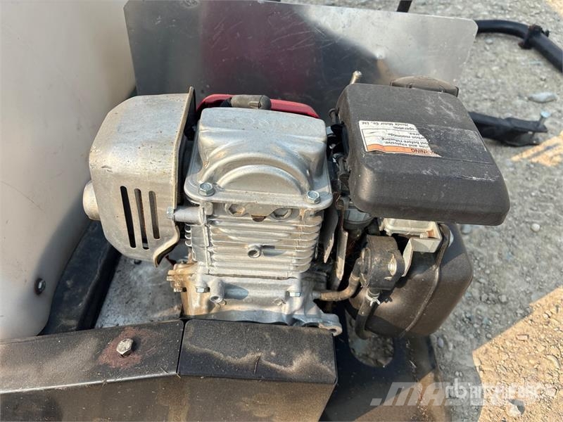 Westward 41 in Lawn Sweeper ماكينات زراعية - غير ذلك