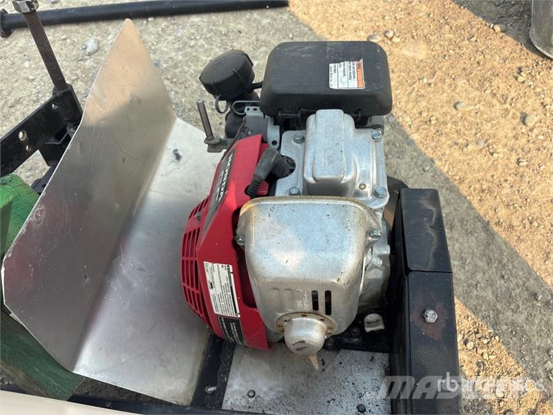 Westward 41 in Lawn Sweeper ماكينات زراعية - غير ذلك