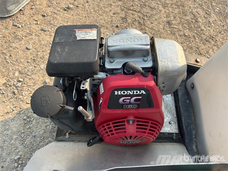 Westward 41 in Lawn Sweeper ماكينات زراعية - غير ذلك