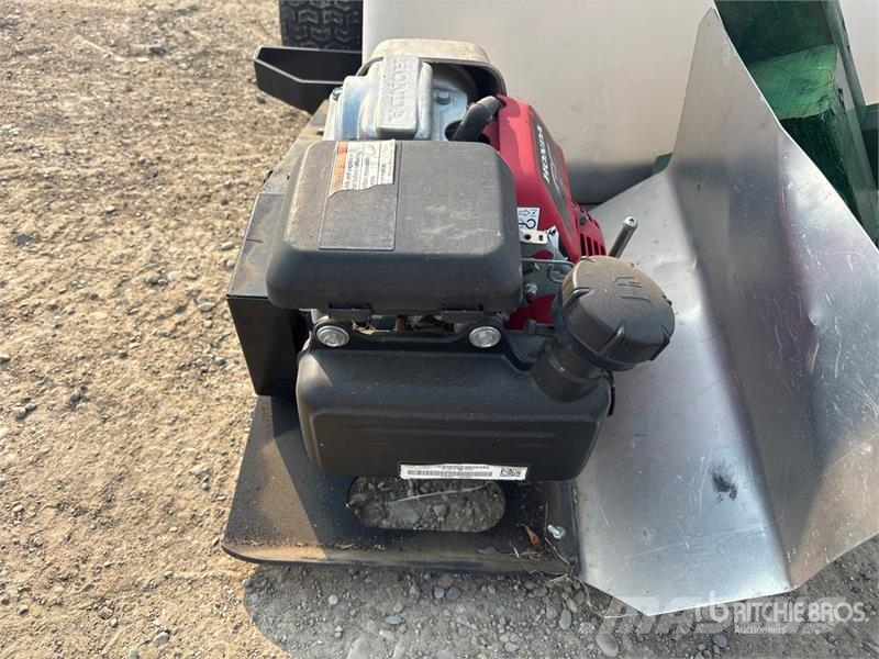 Westward 41 in Lawn Sweeper ماكينات زراعية - غير ذلك