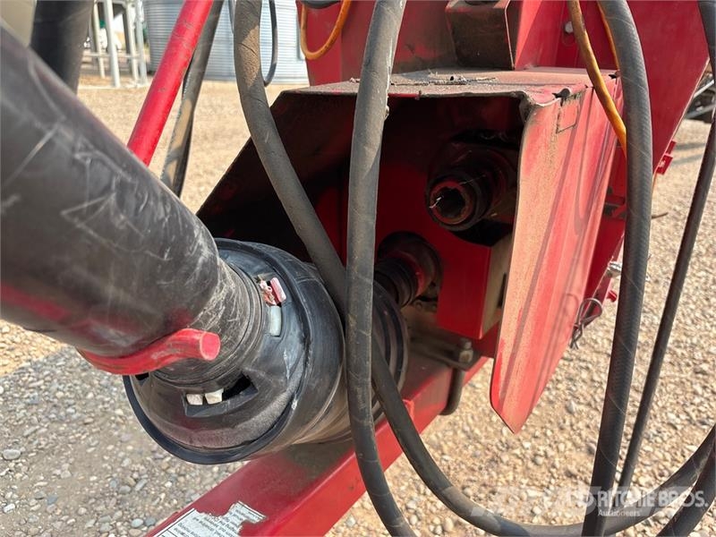 Wheatheart 13 in x 84 ft Swing Grain Auger Transportbånd