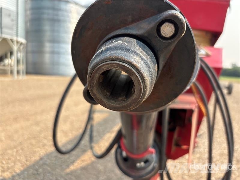 Wheatheart 13 in x 84 ft Swing Grain Auger Transportbånd