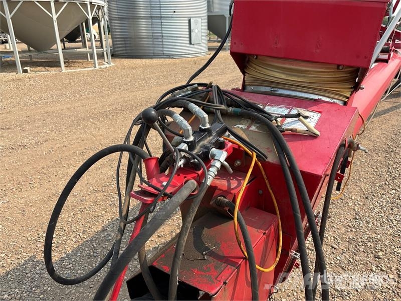 Wheatheart 13 in x 84 ft Swing Grain Auger Transportbånd