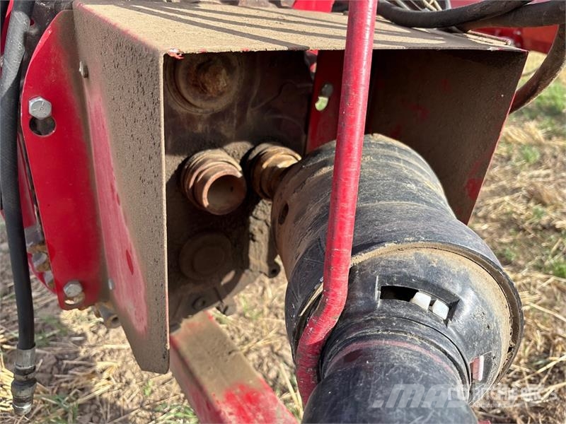 Wheatheart X130-84 13 in x 84 ft Swing Grain Auger Szállító berendezések