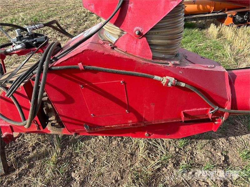 Wheatheart X130-84 13 in x 84 ft Swing Grain Auger Szállító berendezések