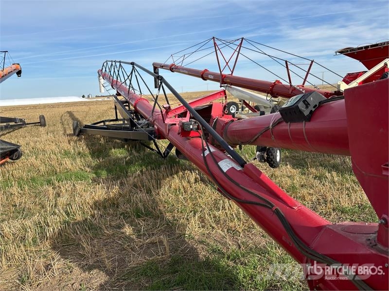 Wheatheart X130-84 13 in x 84 ft Swing Grain Auger Szállító berendezések