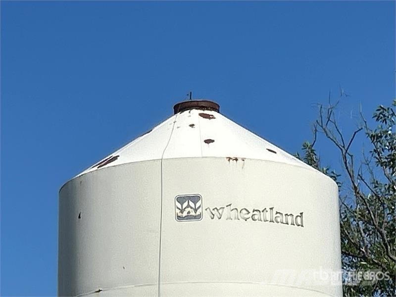 Wheatland 1215 +/- 1400 bu Smooth Wall Hopper Grai Crop processing and storage units/machines - Others