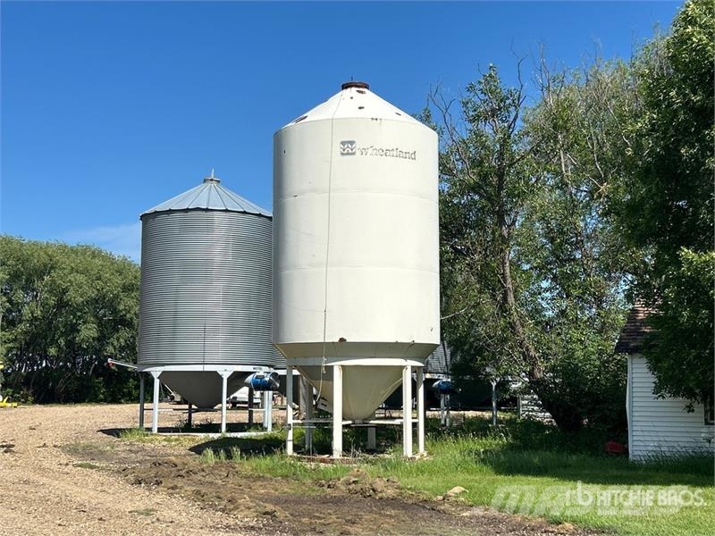Wheatland 1215 +/- 1400 bu Smooth Wall Hopper Grai Crop processing and storage units/machines - Others