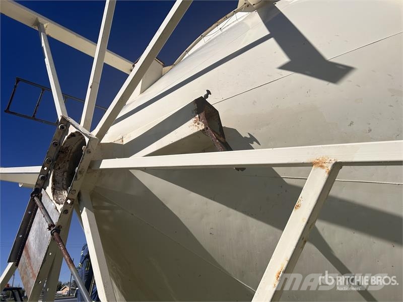  Wheatland 1630EMWIPC Bottom Hopper Fertilizer Bin Muut lannoituskoneet ja lisävarusteet