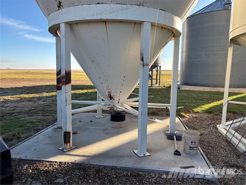  Wheatland +/- 2000 bu Hopper Grain Bin وحدات / آلات معالجة المحاصيل وتخزينها - أخرى