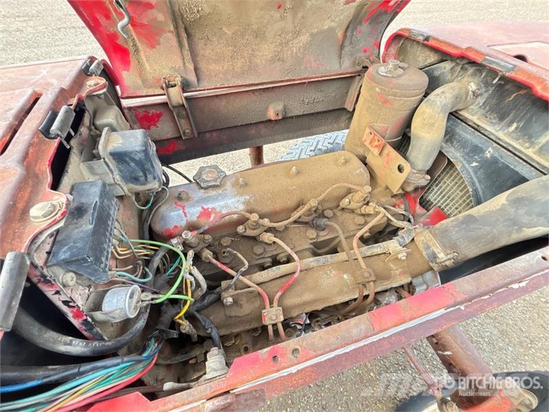 White 1370 2WD Utility Tractor Kleintraktoren