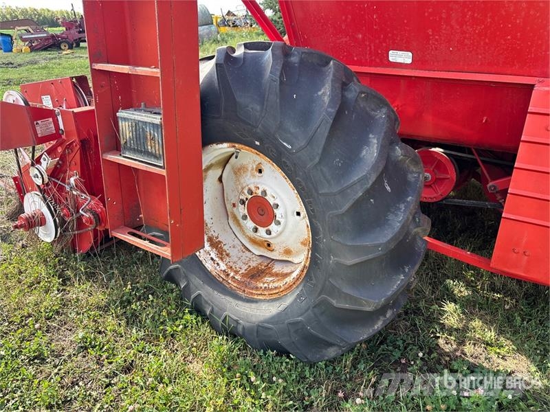 White 5542 Combine Harvester (Inoperable) Θεριζοαλωνιστικές μηχανές