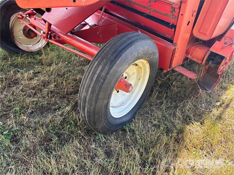 White 5542 Combine Harvester (Inoperable) Θεριζοαλωνιστικές μηχανές